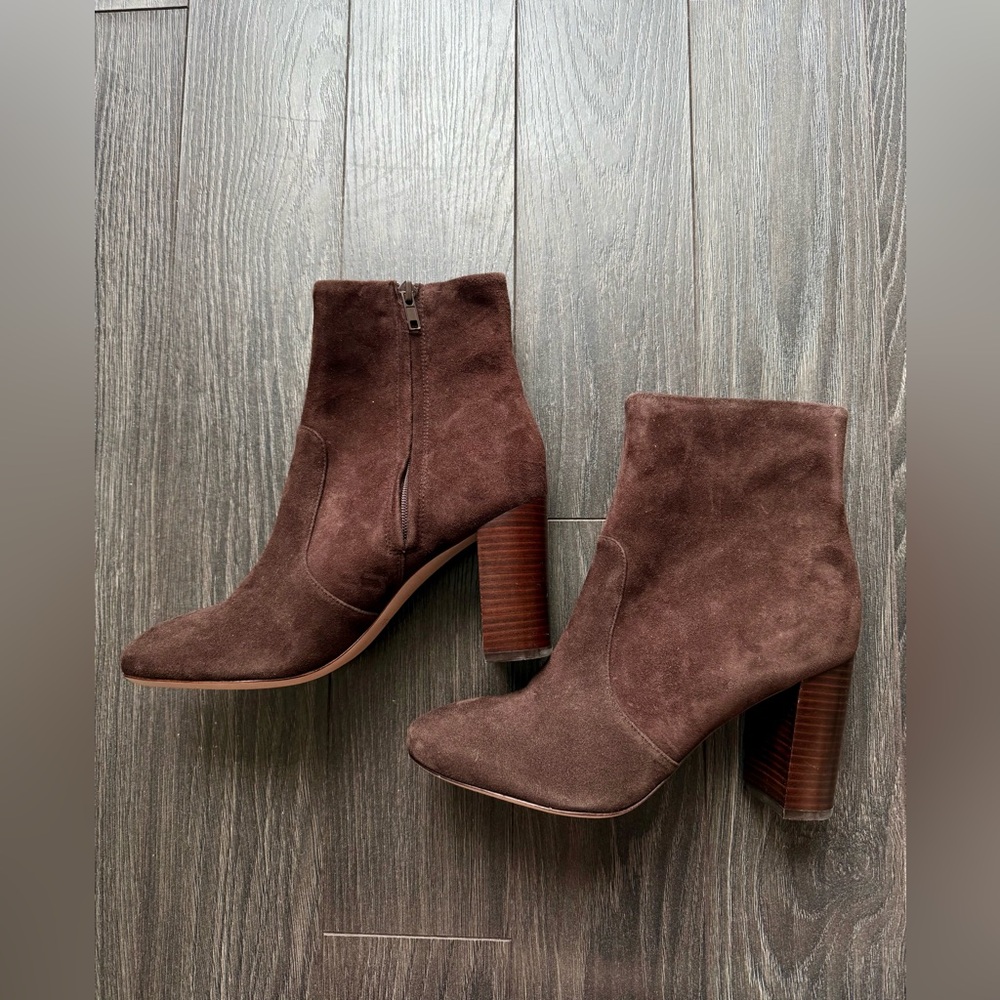 NWT Vince Brown Elora Suede Ankle Boot. US W 10 (EU 41).